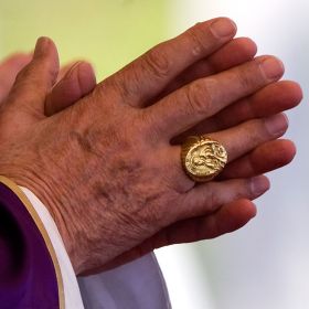 Pope Benedict XVI's Ring - click to go to large image