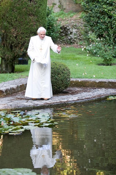 ... his first hours as Pope Emeritus... we will miss you, Papa Bene :'( <3